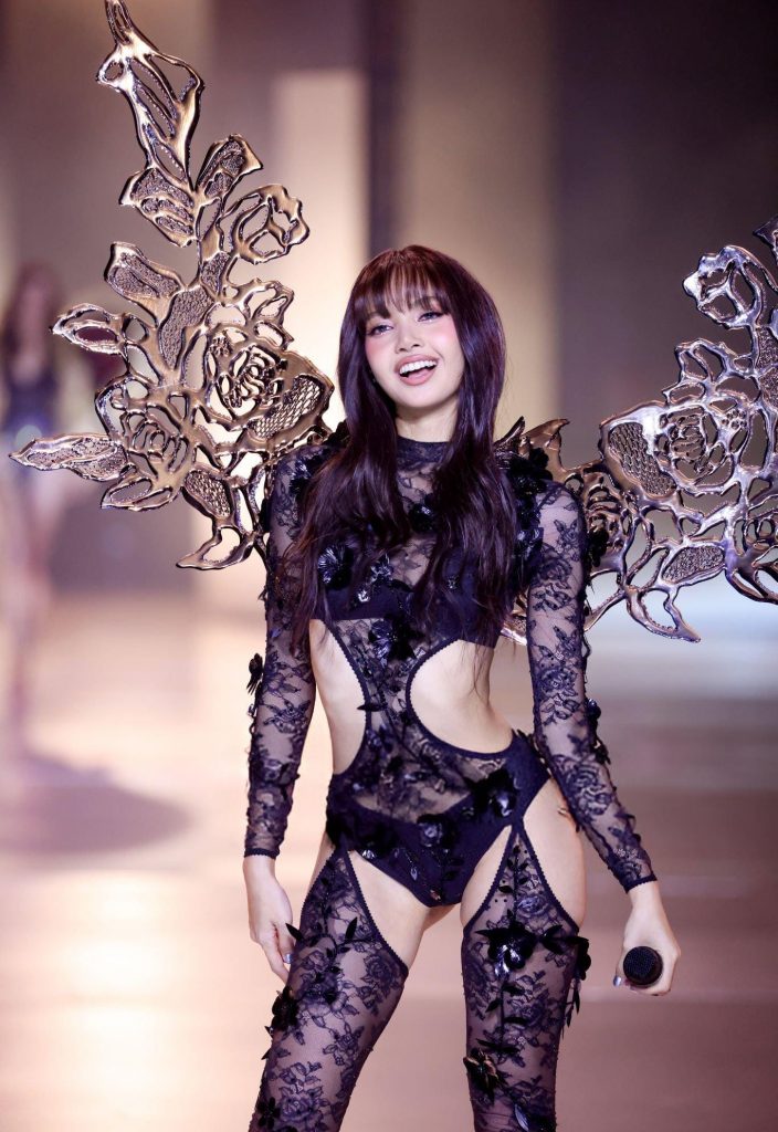 Lalisa Manobal (LisaBlackpink) Sexy Tại Victoria Serect 2024