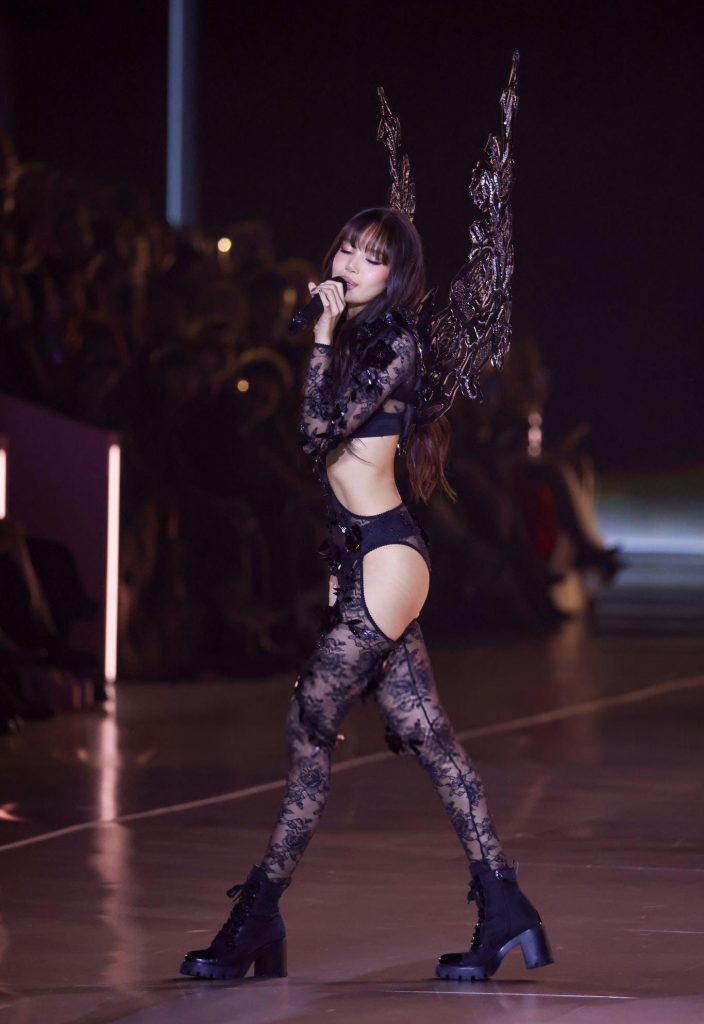 Lalisa Manobal (LisaBlackpink) Sexy Tại Victoria Serect 2024