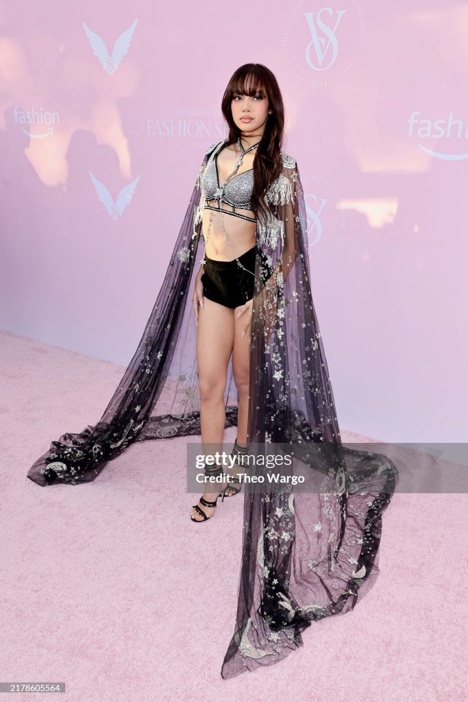 Lalisa Manobal (LisaBlackpink) Sexy Tại Victoria Serect 2024