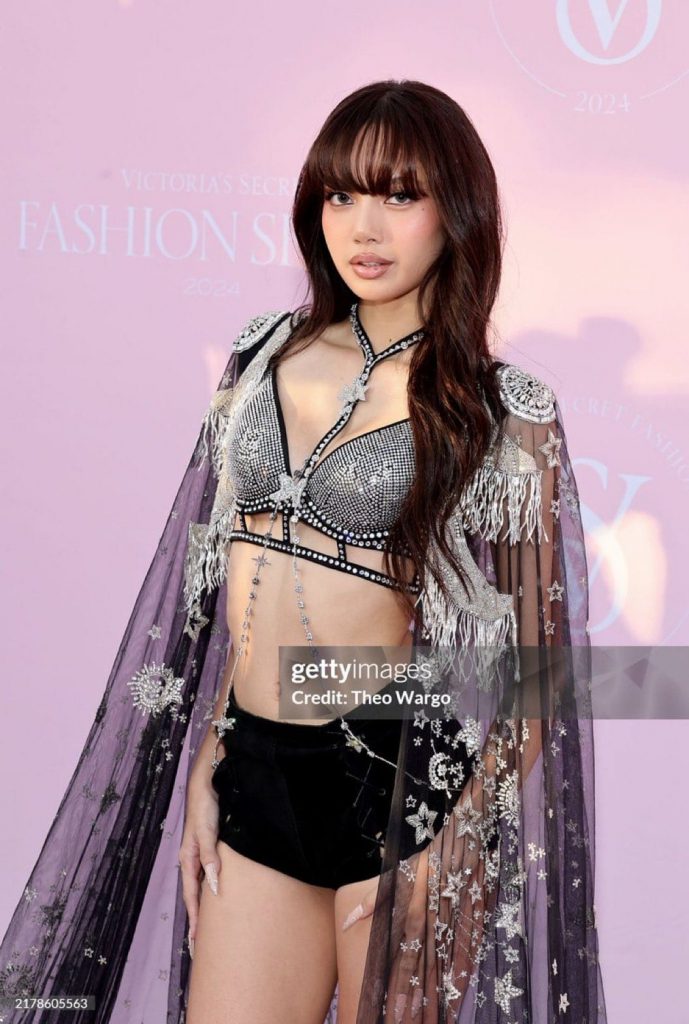 Lalisa Manobal (LisaBlackpink) Sexy Tại Victoria Serect 2024